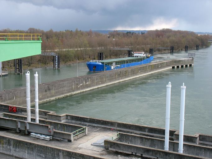 Centrale hydroélectrique, écluse dite usine-écluse de Sablons, pont routier