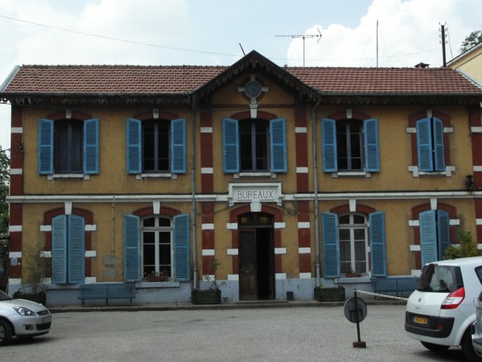 Tissage Badin-Lambert dite usine de Béchevienne puis Manufacture Spéciale de Draps teints et Imprimés Bonnier et fils puis usine Pascal Valluit puis Etablissements réunis dite usine Béchevienne actuellement parc d'activité économique