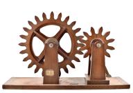 Objet de représentation de formes géométriques ou mathématiques, engrenage de Théodore Olivier