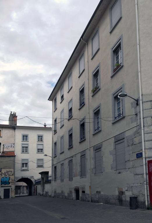 Collège de jésuites, dit Royal-Dauphin, puis école centrale, lycée, collège royal, lycée de garçons puis lycée de jeunes filles, actuellement cité scolaire Stendhal