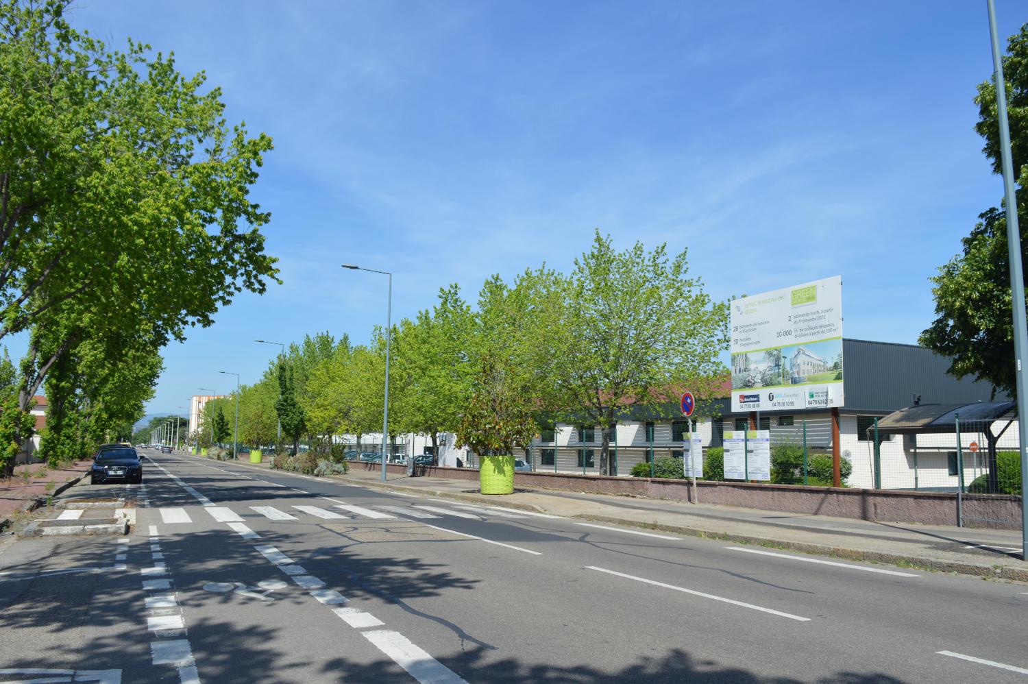 Société Française de Tubize (1924) puis Rhodiaceta (1951) avec cité ouvrière puis Parc d'Activités du Moulin à Vent actuellement Green Campus Park et cité ouvrière