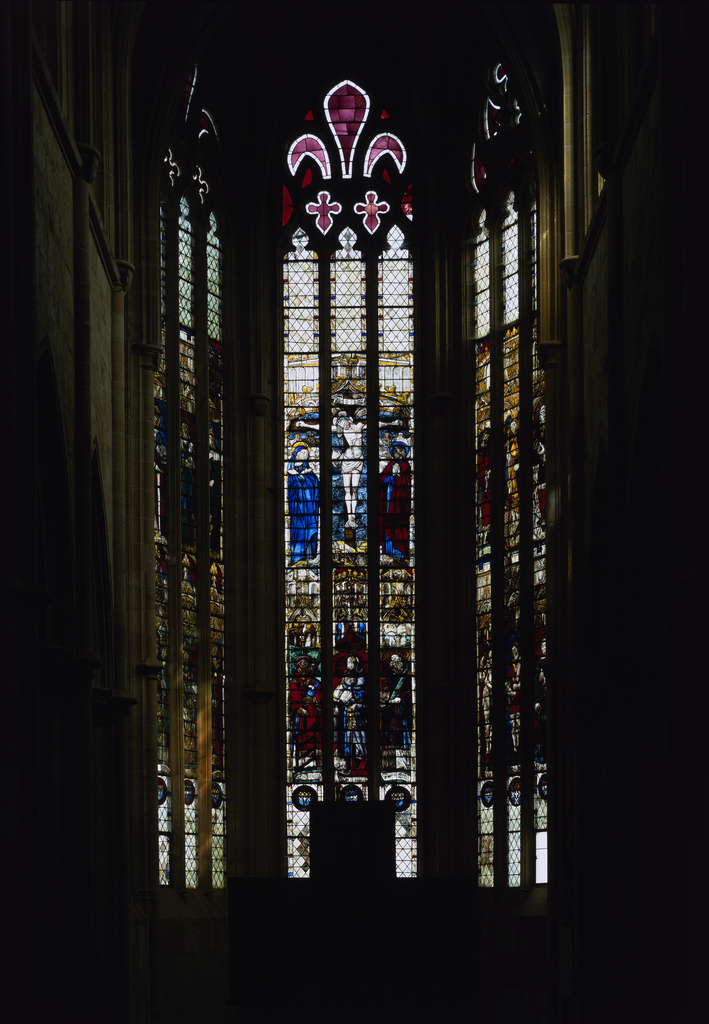 Verrière : calvaire, saint Laurent, saint Antoine, saint Etienne (baie 0), verrière figurée, verrière à personnages