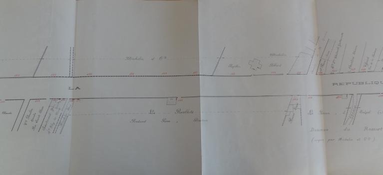 Noviciat de frères des écoles chrétiennes, puis école du Franc-Rosier, puis ensemble scolaire La Salle, actuellement désaffecté