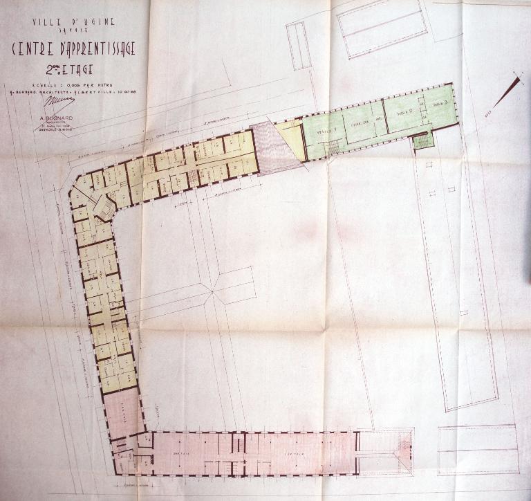 Groupe scolaire de Montroux, puis Cité technique, actuellement lycée d'enseignement général, technologique et professionnel René-Perrin