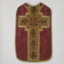 Chasuble (d'un ornement rouge)