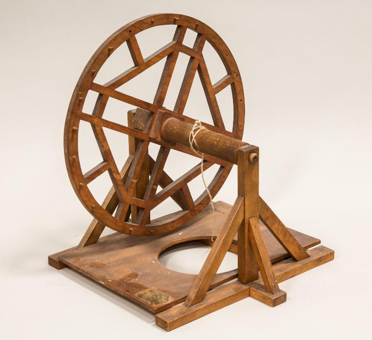 Instrument de démonstration en électrodynamique : roue à chevilles