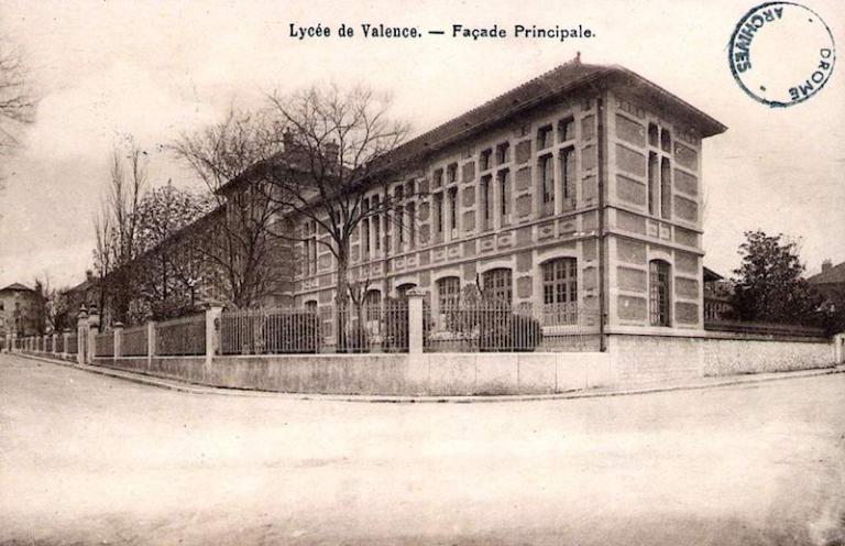 Les bâtiments nord (B) et sud (C) du lycée Emile-Loubet