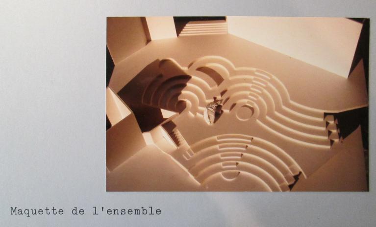 Sculpture et mosaïque : sans titre