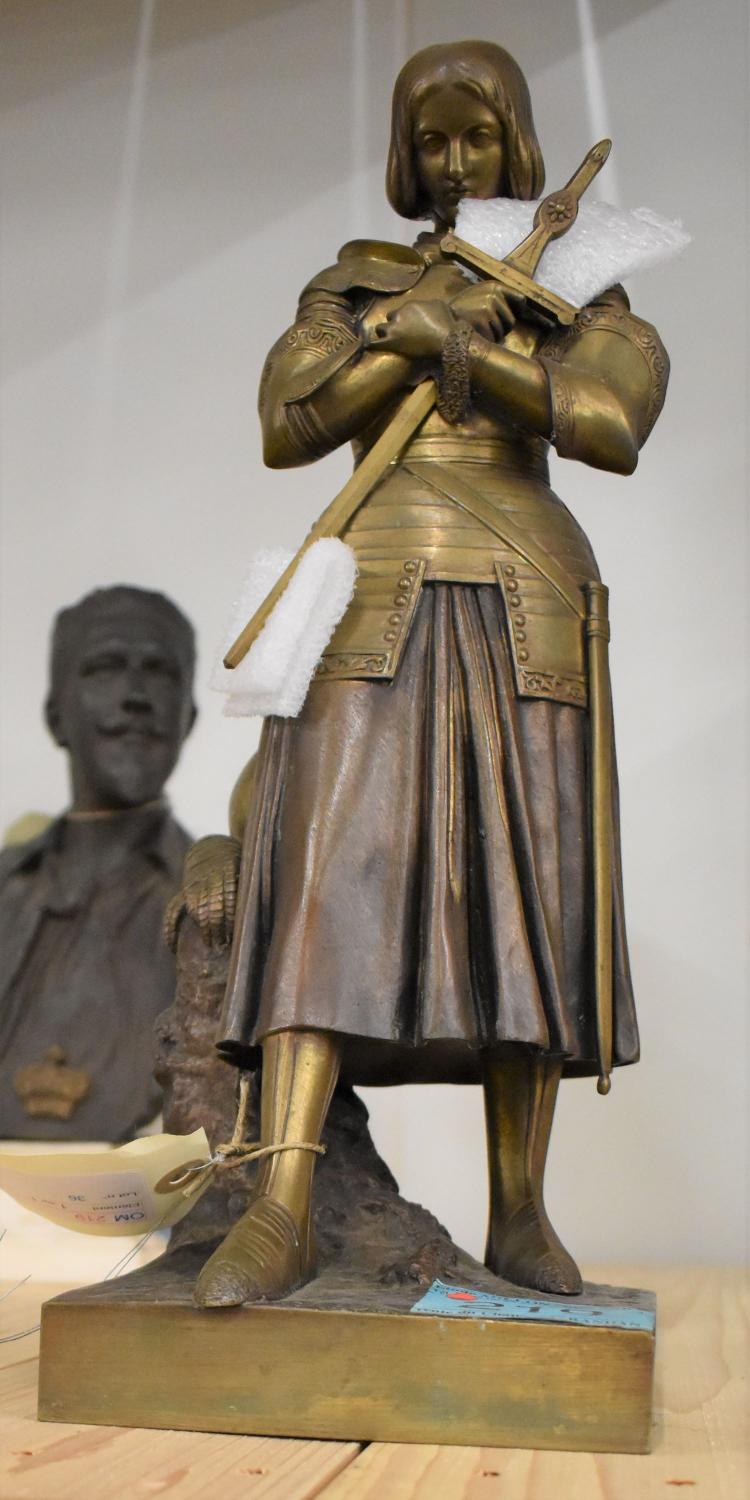 Statuette : " Jeanne d'Arc en prière "