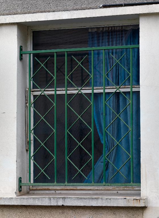 Groupe scolaire de Montroux, puis Cité technique, actuellement lycée d'enseignement général, technologique et professionnel René-Perrin