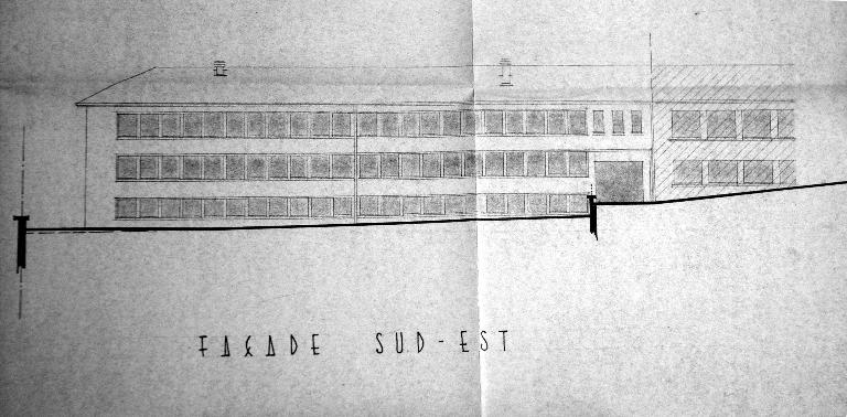 Groupe scolaire de Montroux, puis Cité technique, actuellement lycée d'enseignement général, technologique et professionnel René-Perrin