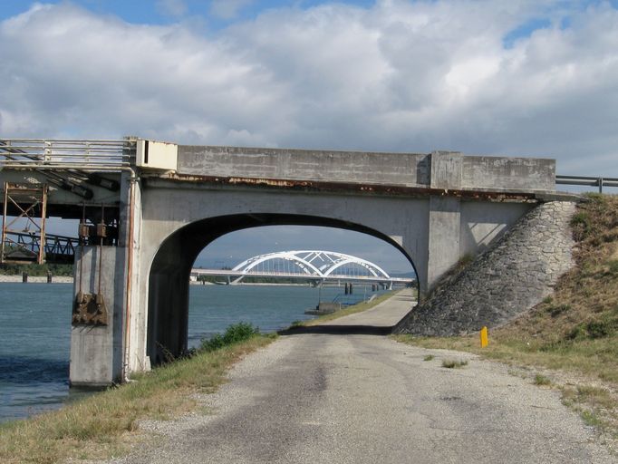 Pont routier de Saint-Paul-Trois-Châteaux