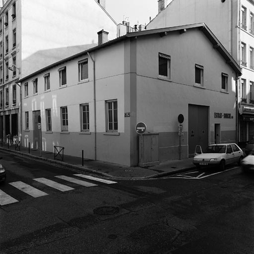 Usine de fabrication de matériaux de construction Estrat-Bouche SA