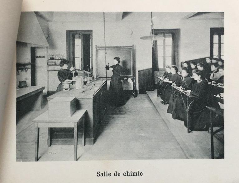 Collège de jésuites, dit Royal-Dauphin, puis école centrale, lycée, collège royal, lycée de garçons puis lycée de jeunes filles, actuellement cité scolaire Stendhal