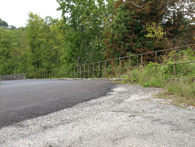 Ancien pont routier de Pyrimont (détruit), actuellement piles (vestiges)