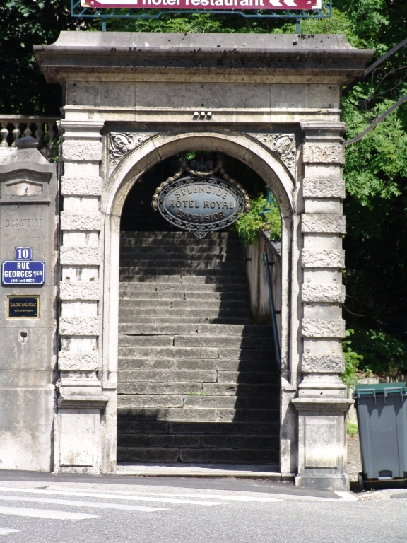 Chemin et escalier indépendant, dit passage Rossignoli