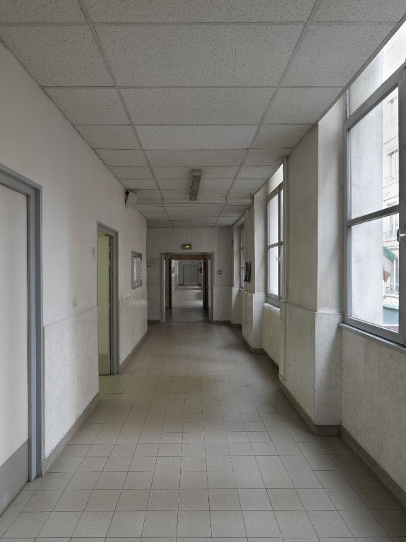Collège de jésuites puis d'oratoriens, dit Collège de la Trinité ou Grand Collège, actuellement lycée Ampère