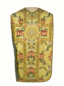 ornement doré : chasuble, étole, voile de calice