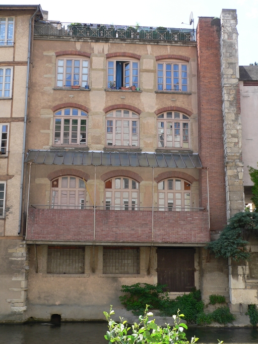 Usine textile et teinturerie Dechaux actuellement immeuble d'habitation