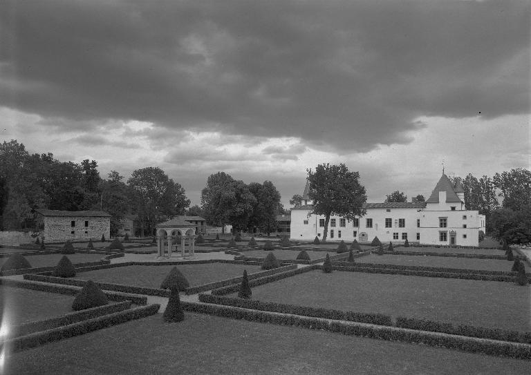 Jardin du château de la Bastie d'Urfé