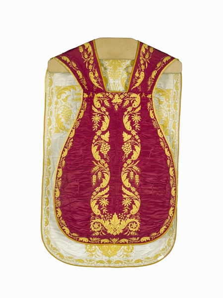 chasuble, étole, manipule, voile de calice, bourse de corporal : ornement réversible n°2 : ornement rouge, ornement blanc