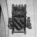 5e pilier nord de la nef en cours de restauration en 1977, armoiries d'Henri II de Villars, archevêque de Lyon, apposées à la naissance de la voûte du vaisseau central
