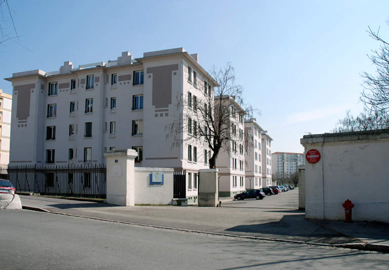 Ensemble d'HBM de 4 immeubles dit Résidence Crestin, bénéficiant aujourd'hui du parc municipal Blandan.