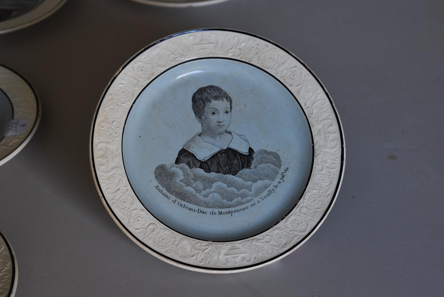 Assiette représentant la famille d'Orléans et le général Lafayette : portrait d'Antoine d'Orléans