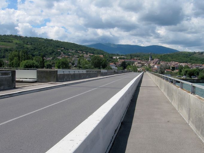 Barrage de retenue de Saint-Pierre-de-Boeuf, pont routier