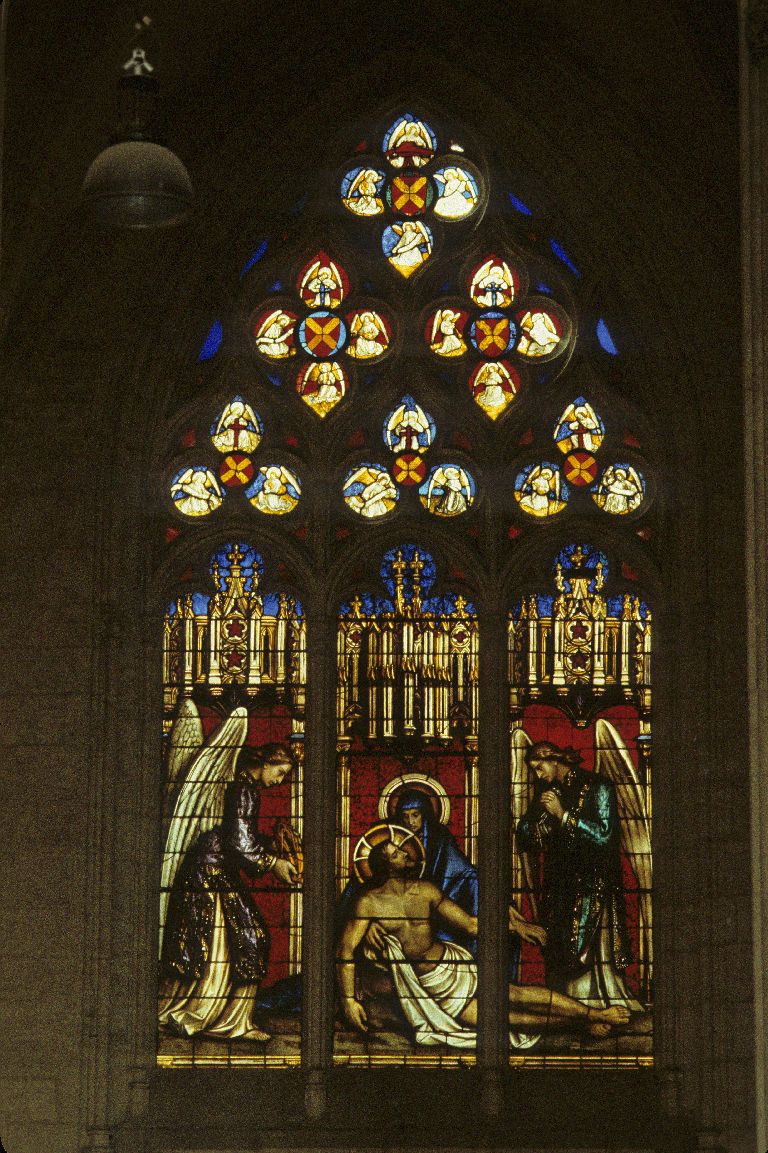 Verrière : Vierge de Pitié, armoiries (baie 22), verrière figurée