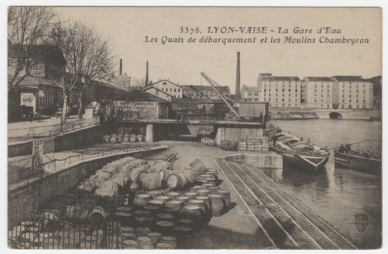 Gare d'eau de Vaise de la Compagnie Générale de Navigation HPLM actuellement stade Boucaud