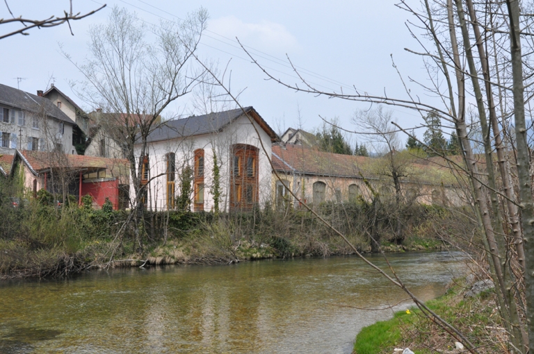 Moulins du Commandeur puis moulins Guillet puis Dumaz puis moulins et fabrique de canne de parapluie Veyre puis fabrique de soie puis corderie en cours de réaménagement