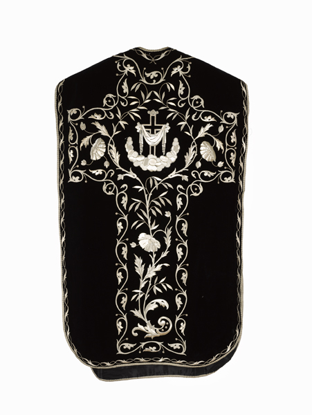 chasuble, étole, manipule, voile de calice, bourse de corporal : ornement noir n°3