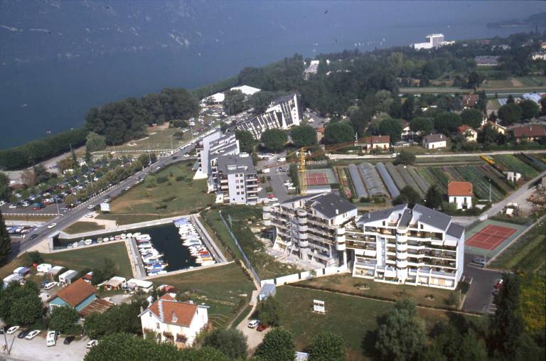 Ensemble de trois immeubles, dits Résidences Le Port du Tillet