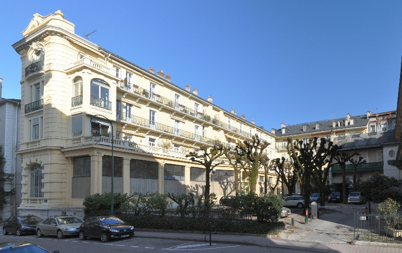 Hôtel de voyageurs, Hôtel du Globe, puis Grand Hôtel de l'Europe, puis Hôtel de l'Europe et Villa Béatrice, actuellement immeuble Europe-Béatrice