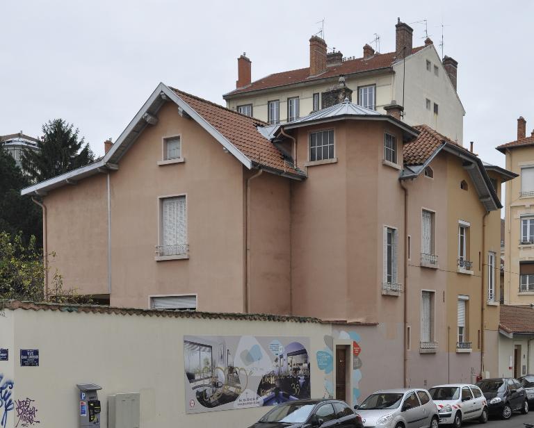 Ensemble de deux maisons jumelles, dites villas