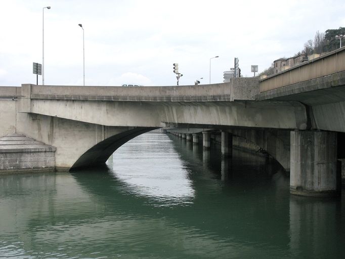 Pont routier de Lattre de Tassigny