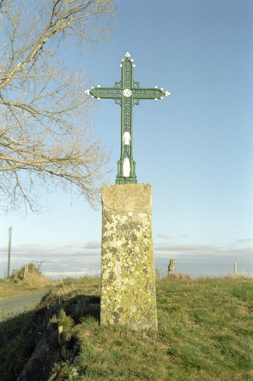 Les croix monumentales du canton de Boën et de la commune de Sail-sous-Couzan