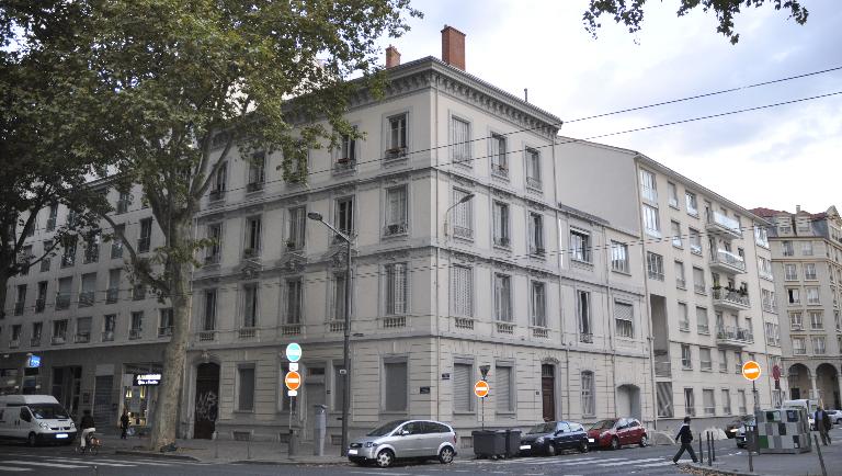 Ancienne huilerie et savonnerie Faussemagne puis Lyon industriel, société coopérative mécanique et industrielle française puis Peugeot et Cie aciers laminés et fourniture pour parapluie actuellement logement