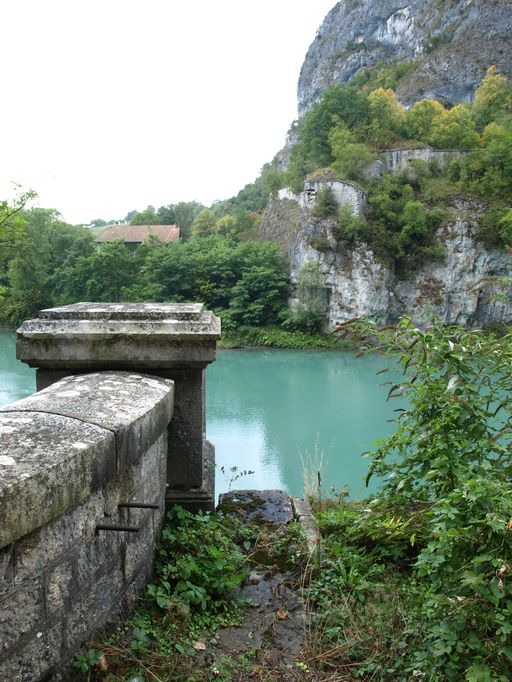 Pont suspendu de La Balme (détruit) ; culée (vestiges)