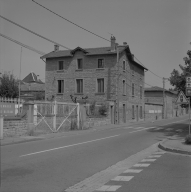 Maison de type V, Jassans-Riottier, 994 et 1006 rue Edouard Herriot : maisons individuelles accolées, construites en 1926-1928.