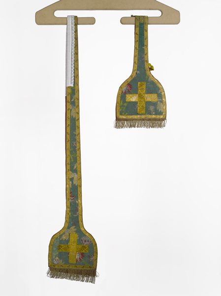 ornement vert : chasuble, manipule, étole