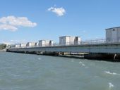 Barrage de retenue de Charmes-sur-Rhône, ensemble de deux ponts routiers