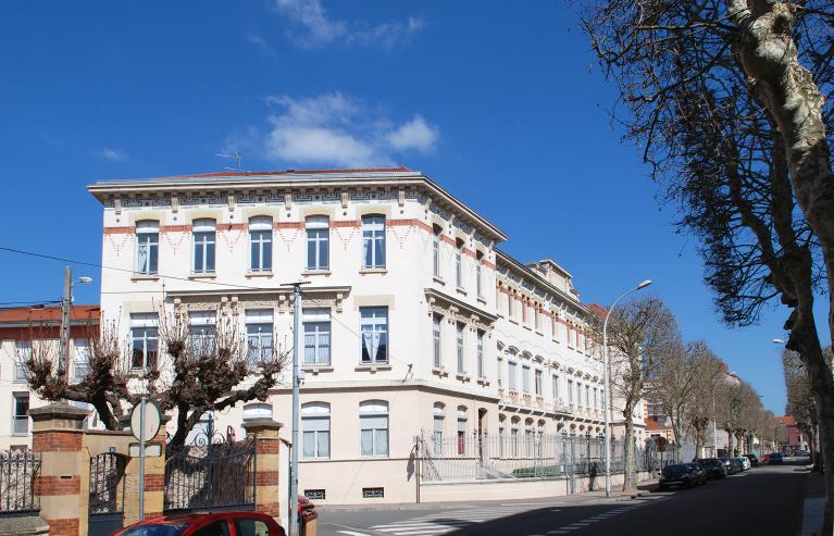 École pratique de commerce et d’industrie, actuellement lycée d’enseignement général, technologique et professionnel, dit cité scolaire Hippolyte Carnot