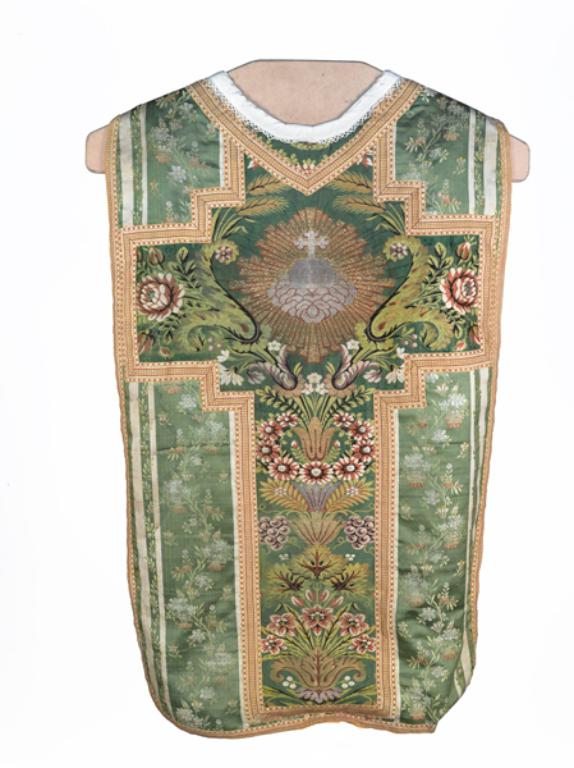 chasuble, étole, manipule,voile de calice, bourse de corporal : ornement vert