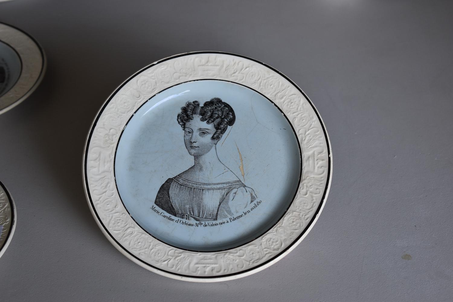 Assiette représentant la famille d'Orléans et le général Lafayette : portrait de Marie d'Orléans