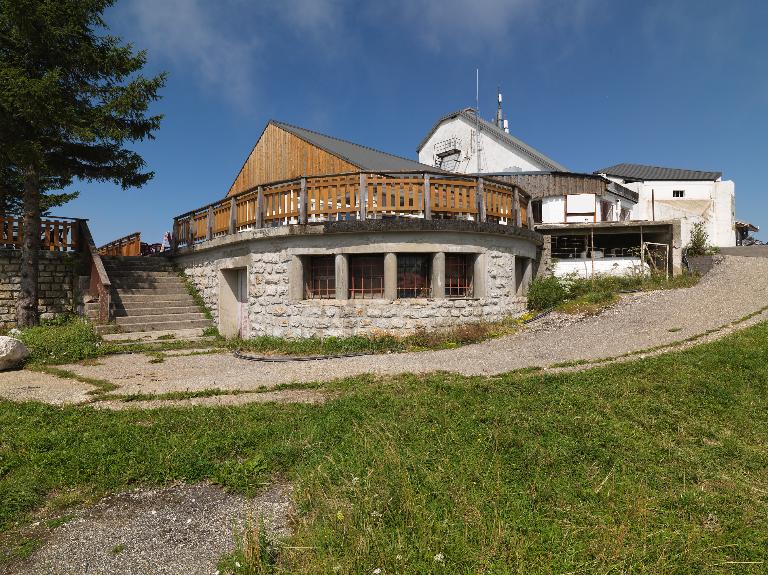 Gare supérieure du téléphérique du Revard et restaurant, actuellement restaurant Les Quatre Vallées et échoppe de souvenirs