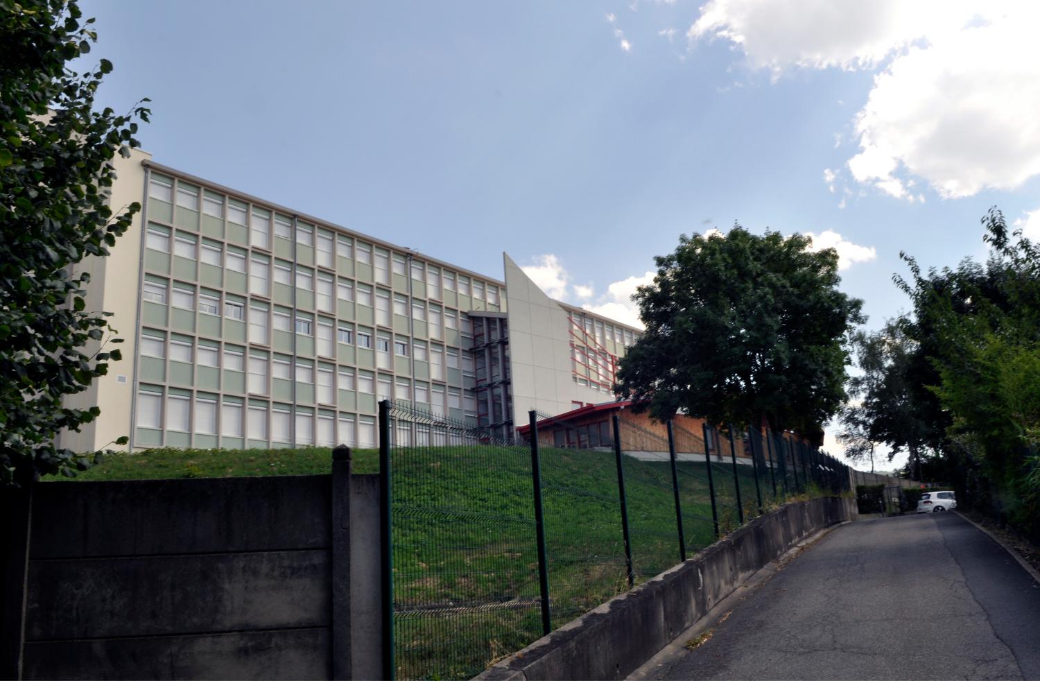 Lycée, dit lycée du Portail-Rouge, puis lycée général et technologique Jean-Monnet, actuellement cité scolaire Jean-Monnet, Saint-Etienne