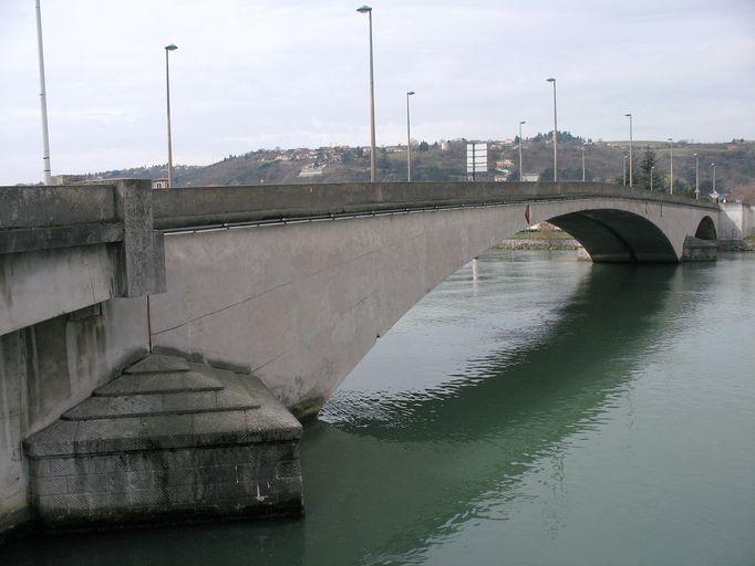 Pont routier de Lattre de Tassigny