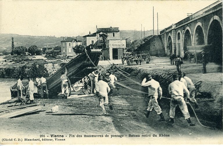 Ensemble de ponts de bateaux, pont volant (disparus)